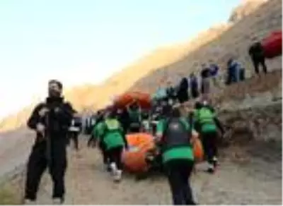 Bakan Kasapoğlu, Zap Nehri'nde rafting yaptı Bakan Kasapoğlu, Zap Nehri'nde rafting yaptı