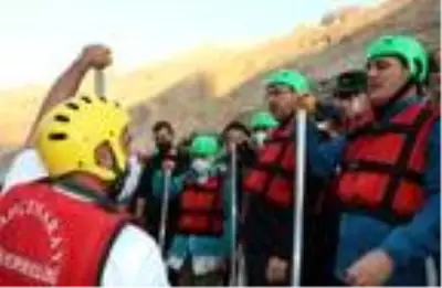 Bakan Kasapoğlu, Zap Nehri'nde rafting yaptı Bakan Kasapoğlu, Zap Nehri'nde rafting yaptı