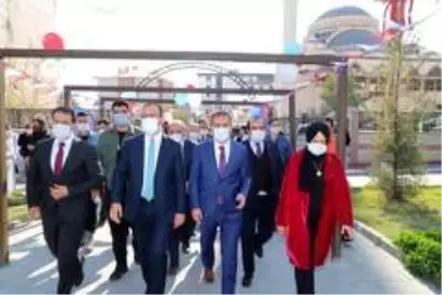 Bakan Kasapoğlu: 'Hakkari, terörden, gözyaşından, kandan beslenenlere 'geçit yok' diyor' Bakan Kasapoğlu: 'Hakkari, terörden, gözyaşından, kandan beslenenlere 'geçit yok' diyor'
