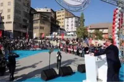 Bakan Kasapoğlu: 'Hakkari, terörden, gözyaşından, kandan beslenenlere 'geçit yok' diyor' Bakan Kasapoğlu: 'Hakkari, terörden, gözyaşından, kandan beslenenlere 'geçit yok' diyor'