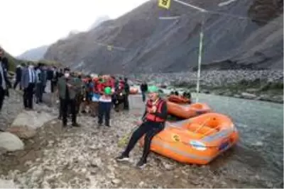 Bakan Kasapoğlu, Zap Nehri'nde rafting yaptı Bakan Kasapoğlu, Zap Nehri'nde rafting yaptı