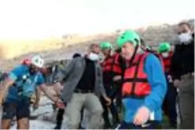 Bakan Kasapoğlu, Zap Nehri'nde rafting yaptı Bakan Kasapoğlu, Zap Nehri'nde rafting yaptı