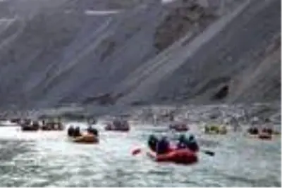 Bakan Kasapoğlu, Zap Nehri'nde rafting yaptı Bakan Kasapoğlu, Zap Nehri'nde rafting yaptı