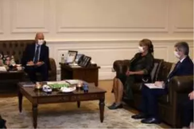 İçişleri Bakanı Soylu kadın muhtarlarla buluştu İçişleri Bakanı Soylu kadın muhtarlarla buluştu