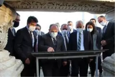 Bakan Varank, Denizli ziyaretini Loadikya Antik Kentinde gün batımına karşı tamamladı Bakan Varank, Denizli ziyaretini Loadikya Antik Kentinde gün batımına karşı tamamladı