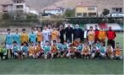Bayram Bektaş'tan Yerköyspor Futbol Akademisi'ne ziyaret Bayram Bektaş'tan Yerköyspor Futbol Akademisi'ne ziyaret