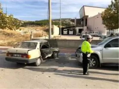 Son dakika! - Burdur'da trafik kazası: 2' si çocuk 7 kişi yaralandı. Son dakika! - Burdur'da trafik kazası: 2' si çocuk 7 kişi yaralandı.