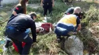 Bursa'da akıl almaz olay: Otların arasında yatan genç toprağa gömüldü Bursa'da akıl almaz olay: Otların arasında yatan genç toprağa gömüldü