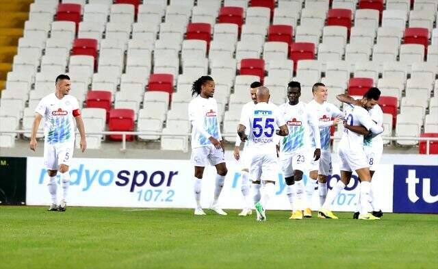 Çaykur Rizespor, deplasmanda Demir Grup Sivasspor'u 2-0 yenmeyi başardı Çaykur Rizespor, deplasmanda Demir Grup Sivasspor'u 2-0 yenmeyi başardı