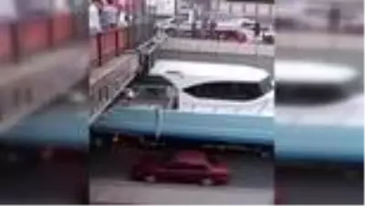 Denizi olmayan Diyarbakır'da tekne mahsur kaldı Denizi olmayan Diyarbakır'da tekne mahsur kaldı
