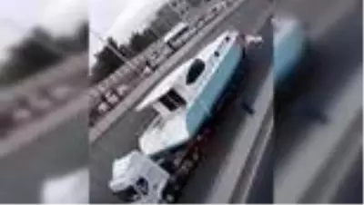 Denizi olmayan Diyarbakır'da tekne mahsur kaldı Denizi olmayan Diyarbakır'da tekne mahsur kaldı