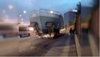 Denizi olmayan Diyarbakır'da tekne mahsur kaldı Denizi olmayan Diyarbakır'da tekne mahsur kaldı