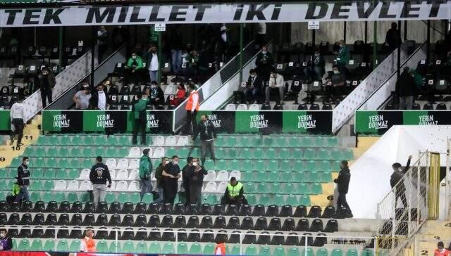 Denizlispor yönetimi, stadın belli yerlerini bölerek portatif loca oluşturdu Denizlispor yönetimi, stadın belli yerlerini bölerek portatif loca oluşturdu
