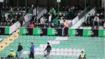 Denizlispor yönetimi, stadın belli yerlerini bölerek portatif loca oluşturdu Denizlispor yönetimi, stadın belli yerlerini bölerek portatif loca oluşturdu