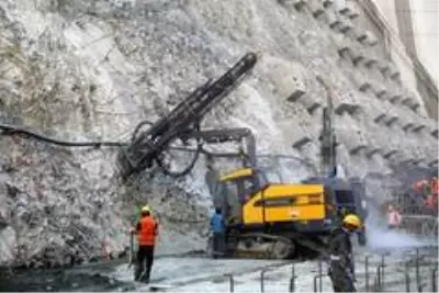 Dev projede elektrik üretecek jeneratörler monte edilmeye başlandı Dev projede elektrik üretecek jeneratörler monte edilmeye başlandı