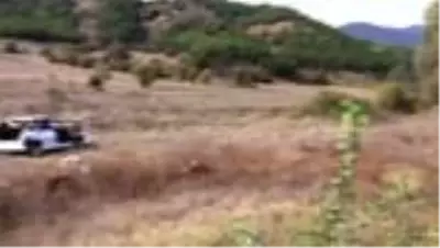 Devrilen otomobildeki 4 kişi yaralandı Devrilen otomobildeki 4 kişi yaralandı