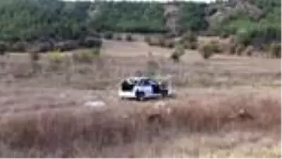 Devrilen otomobildeki 4 kişi yaralandı Devrilen otomobildeki 4 kişi yaralandı