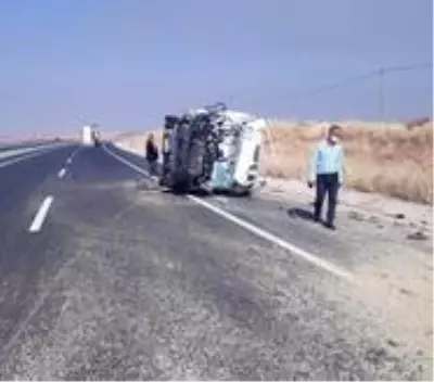 Diyarbakır'da traktör ile minibüs çarpıştı: 2 yaralı Diyarbakır'da traktör ile minibüs çarpıştı: 2 yaralı