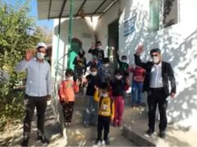 Elazığ'da cami depremzede öğrencilerin eğitim yuvası oldu