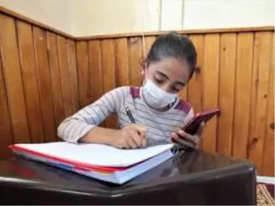 Elazığ'da cami depremzede öğrencilerin eğitim yuvası oldu