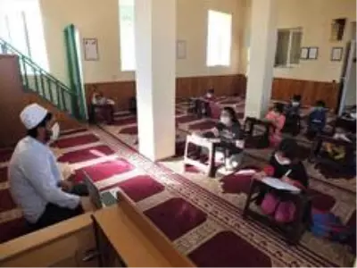 Elazığ'da cami depremzede öğrencilerin eğitim yuvası oldu