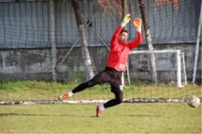 Eski futbolcudan yerli 'top atma makinesi' Eski futbolcudan yerli 'top atma makinesi'