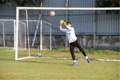 Eski futbolcudan yerli 'top atma makinesi' Eski futbolcudan yerli 'top atma makinesi'
