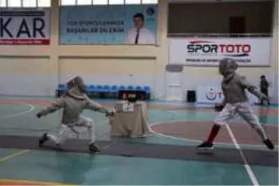 10-12-14 Yaş Altı Kılıç Açık Turnuvası başladı 10-12-14 Yaş Altı Kılıç Açık Turnuvası başladı