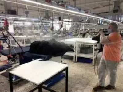 Fabrikalarda çalışanların sağlığı için dezenfekte çalışmaları yapılıyor Fabrikalarda çalışanların sağlığı için dezenfekte çalışmaları yapılıyor