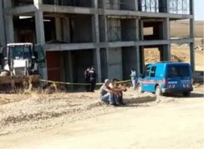 Son dakika haberi... - Forkliftin altında kalan işçinin feci ölümü Son dakika haberi... - Forkliftin altında kalan işçinin feci ölümü