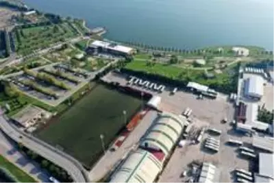 Halk otobüsleri yan yana dizilerek 'Maske, mesafe, Temizlik' uyarısı yaptı Halk otobüsleri yan yana dizilerek 'Maske, mesafe, Temizlik' uyarısı yaptı