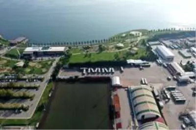 Halk otobüsleri yan yana dizilerek 'Maske, mesafe, Temizlik' uyarısı yaptı Halk otobüsleri yan yana dizilerek 'Maske, mesafe, Temizlik' uyarısı yaptı