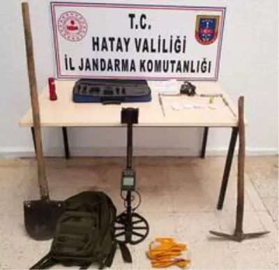 Hatay'da kaçak kazı yapan 4 kişi yakalandı Hatay'da kaçak kazı yapan 4 kişi yakalandı