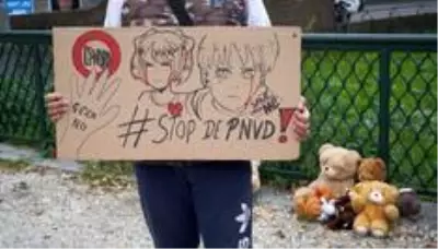 Hollanda'da çocuk ve hayvanlara yönelik cinsel istismar görüntülerinin serbest bırakılmasını savunan partiye protesto Hollanda'da çocuk ve hayvanlara yönelik cinsel istismar görüntülerinin serbest bırakılmasını savunan partiye protesto