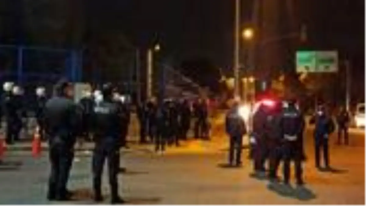 İntihar eden gencin yakınları, sağlık çalışanlarını ve polisi taş yağmuruna tuttu: 20 gözaltı