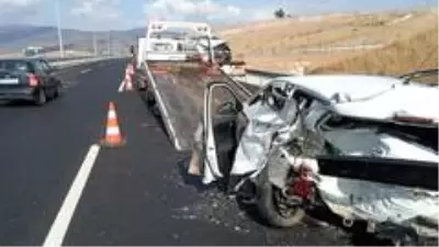 İzmir'de feci kaza: 3 yaralı İzmir'de feci kaza: 3 yaralı