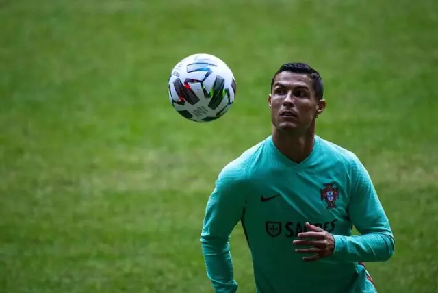 Karantina kurallarını ihlal eden Cristiano Ronaldo'yla ilgili soruşturma başlatıldı Karantina kurallarını ihlal eden Cristiano Ronaldo'yla ilgili soruşturma başlatıldı