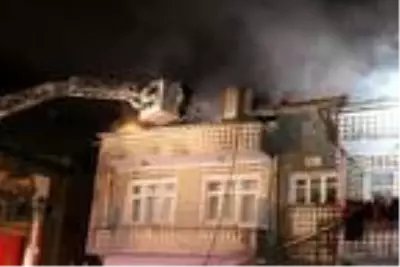 Son dakika haber! Kayseri'de, apartmanın çatı katında çıkan yangın korkuttu Son dakika haber! Kayseri'de, apartmanın çatı katında çıkan yangın korkuttu