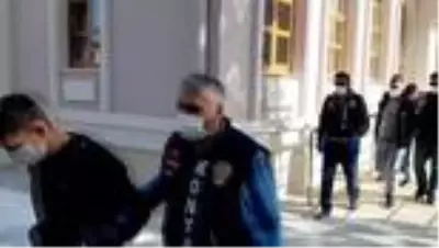 Konya'da bir kişinin öldüğü silahlı kavgayla ilgili 3 zanlı adliyeye sevk edildi Konya'da bir kişinin öldüğü silahlı kavgayla ilgili 3 zanlı adliyeye sevk edildi