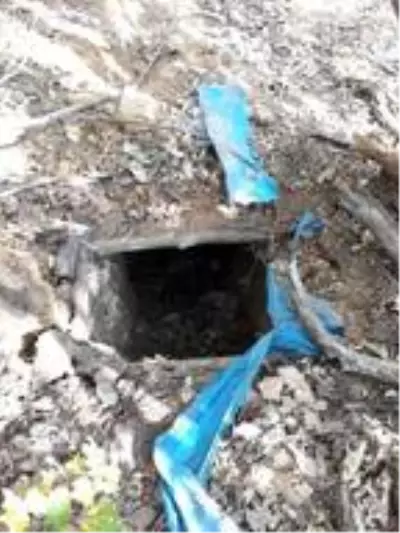Muş'ta 2 sığınakta PKK'nın patlayıcısı ele geçirildi Muş'ta 2 sığınakta PKK'nın patlayıcısı ele geçirildi
