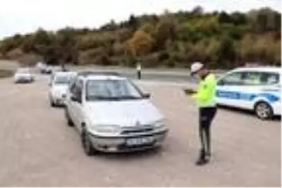 Son dakika haberi... Karantina sürelerinin bitmesine 3 saat kala polis uygulamasında yakalandılar Son dakika haberi... Karantina sürelerinin bitmesine 3 saat kala polis uygulamasında yakalandılar