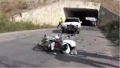 Otomobille motosiklet çarpıştı: 2 yaralı Otomobille motosiklet çarpıştı: 2 yaralı
