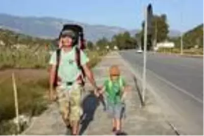 Rus biyolog, 5 yaşındaki oğluyla Likya Yolu'nda yürüyor Rus biyolog, 5 yaşındaki oğluyla Likya Yolu'nda yürüyor