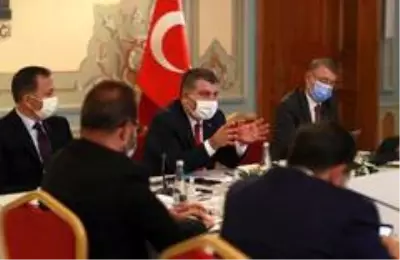Bakan Koca: 'Gelinen nokta daha kuralcı ve disiplinli olmamızı zorunlu kılmaktadır' Bakan Koca: 'Gelinen nokta daha kuralcı ve disiplinli olmamızı zorunlu kılmaktadır'