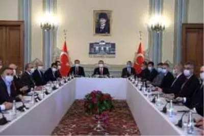 Bakan Koca: 'Gelinen nokta daha kuralcı ve disiplinli olmamızı zorunlu kılmaktadır' Bakan Koca: 'Gelinen nokta daha kuralcı ve disiplinli olmamızı zorunlu kılmaktadır'