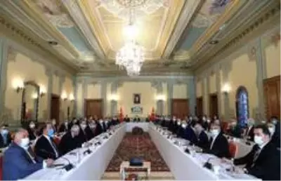 Bakan Koca: 'Gelinen nokta daha kuralcı ve disiplinli olmamızı zorunlu kılmaktadır' Bakan Koca: 'Gelinen nokta daha kuralcı ve disiplinli olmamızı zorunlu kılmaktadır'