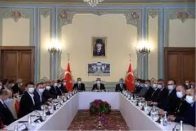 Bakan Koca: 'Gelinen nokta daha kuralcı ve disiplinli olmamızı zorunlu kılmaktadır' Bakan Koca: 'Gelinen nokta daha kuralcı ve disiplinli olmamızı zorunlu kılmaktadır'