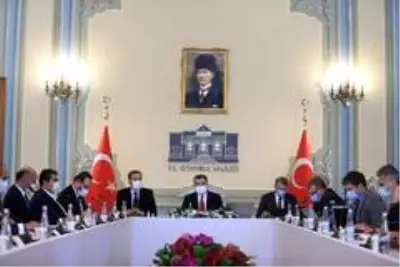 Bakan Koca: 'Gelinen nokta daha kuralcı ve disiplinli olmamızı zorunlu kılmaktadır' Bakan Koca: 'Gelinen nokta daha kuralcı ve disiplinli olmamızı zorunlu kılmaktadır'