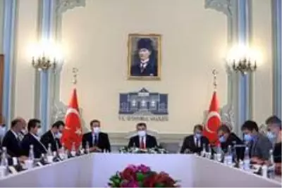 Bakan Koca: 'Gelinen nokta daha kuralcı ve disiplinli olmamızı zorunlu kılmaktadır' Bakan Koca: 'Gelinen nokta daha kuralcı ve disiplinli olmamızı zorunlu kılmaktadır'