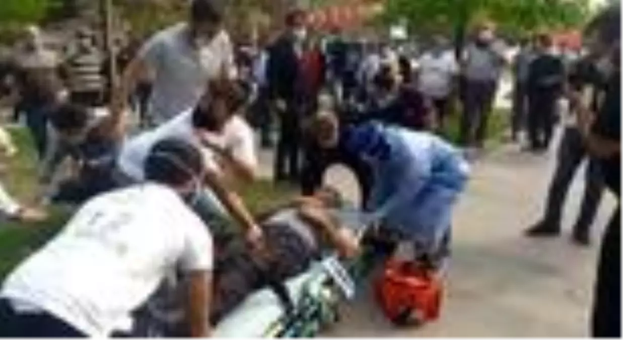 Sakarya'da şehrin ortasında bıçaklı kavga: 3 yaralı